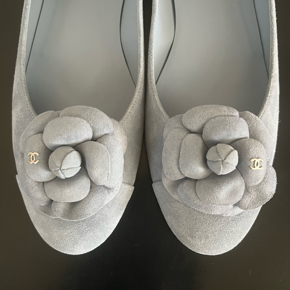 CHANEL Women's Light Blue Suede Camellia Ballet Flats size 40 - Picture 8 of 12